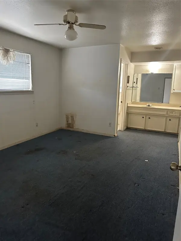 11122 Thackery Lane, Houston, TX 77016