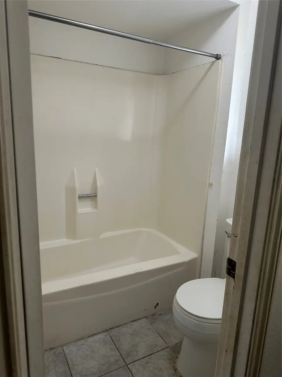 11122 Thackery Lane, Houston, TX 77016 - Image #2