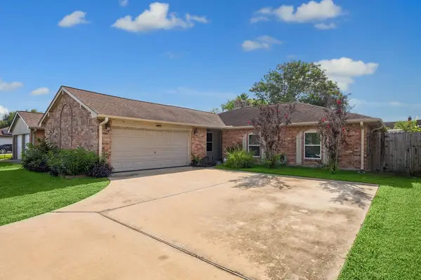 2427 Heritage Bend Drive, Webster, TX 77598