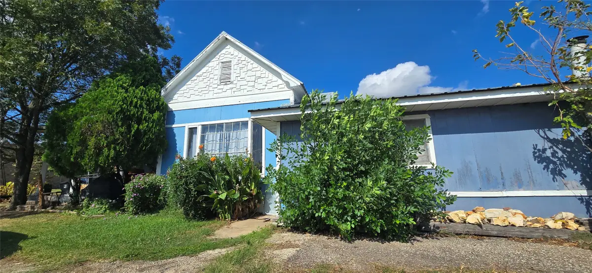 807 N Manse Avenue, Giddings, TX 78942 - Image #1