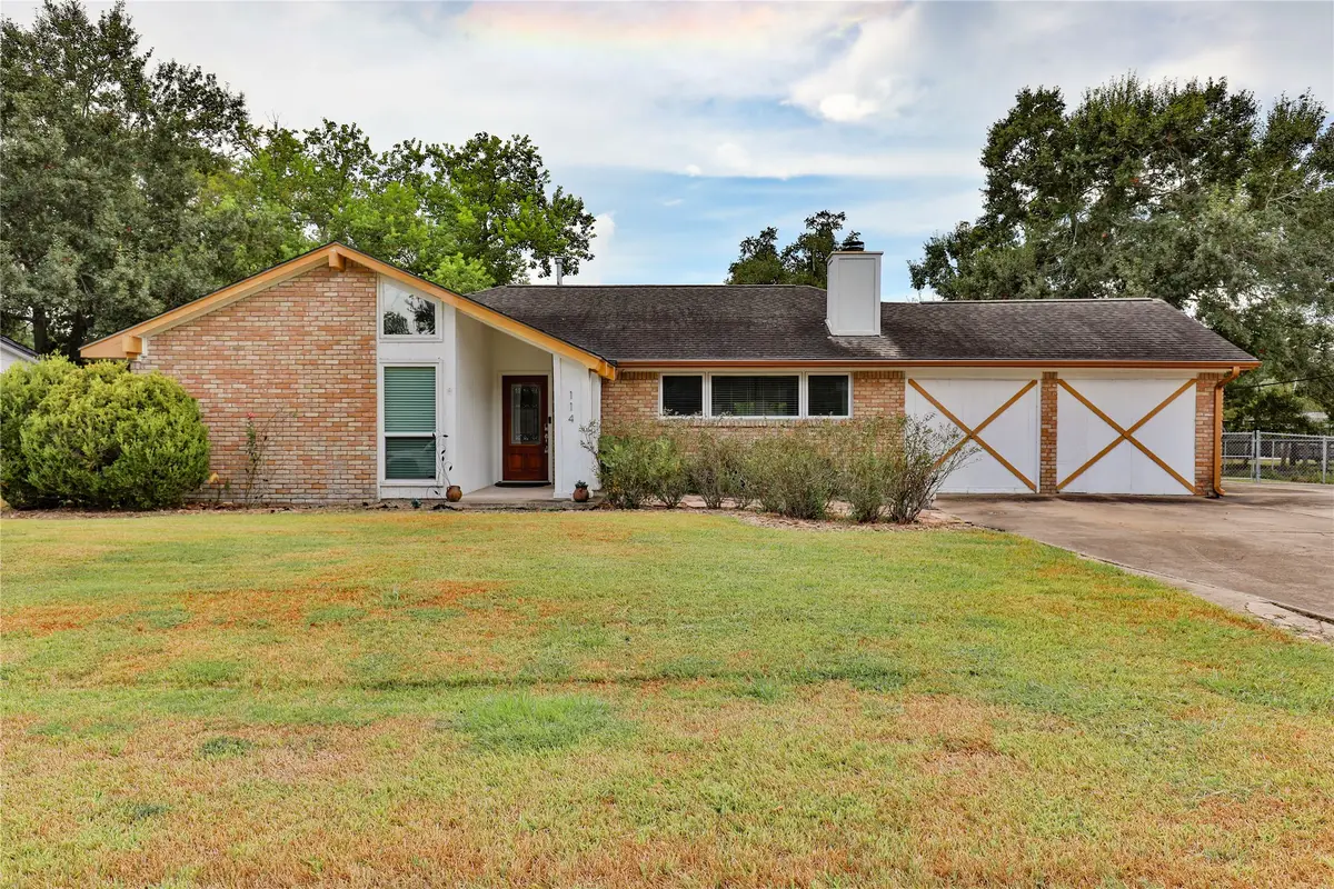 114 Persimmon Lane, Lake Jackson, TX 77566 - #1