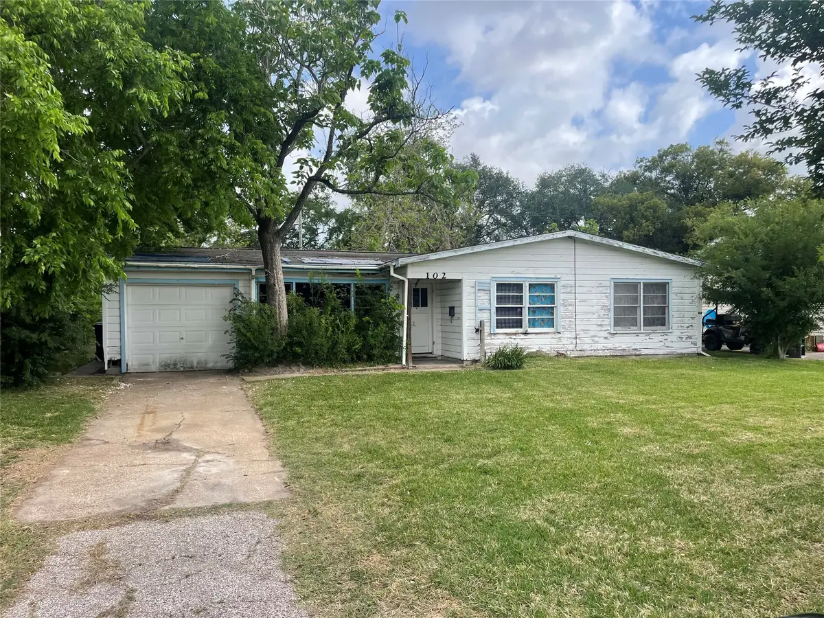 102 19th Avenue N, Texas City, TX 77590 - #1