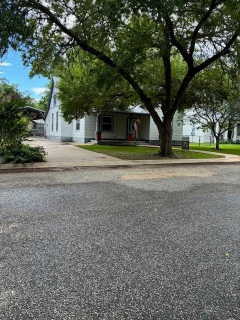 603 Hudgins St, Smithville, TX 78957