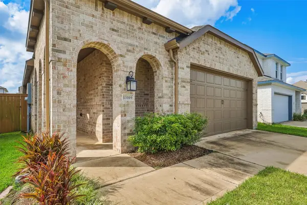 13109 Blue Flora Drive, Texas City, TX 77568