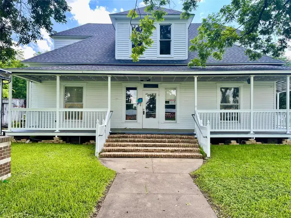 200 W Post Office Street, Eagle Lake, TX 77434