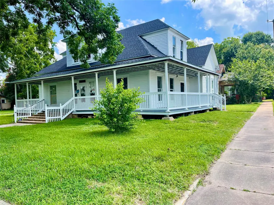 200 W Post Office Street, Eagle Lake, TX 77434 - #3