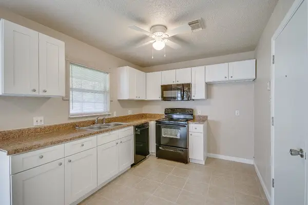 2410 21st Avenue N, Texas City, TX 77590