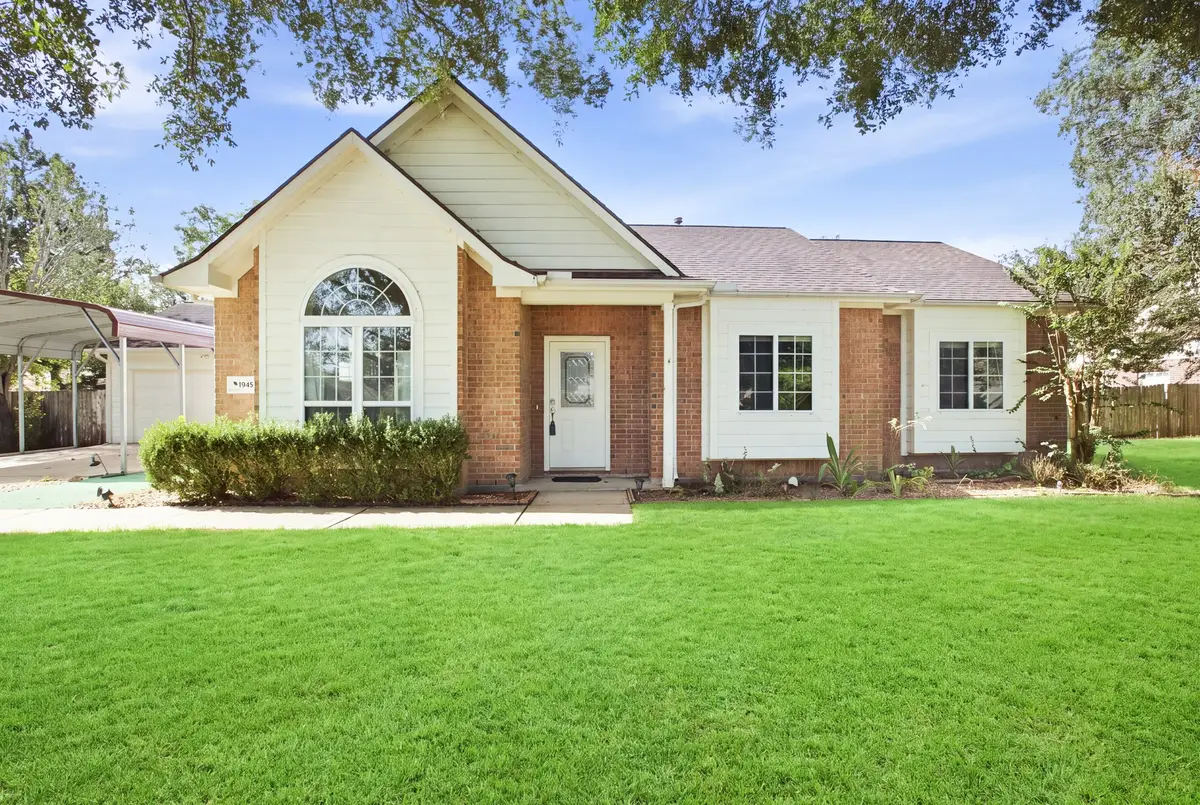 1945 Dorothy Lane, Sealy, TX 77474 - #1