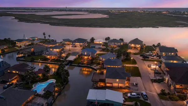 90 Dolphin Lane, Freeport, TX 77541