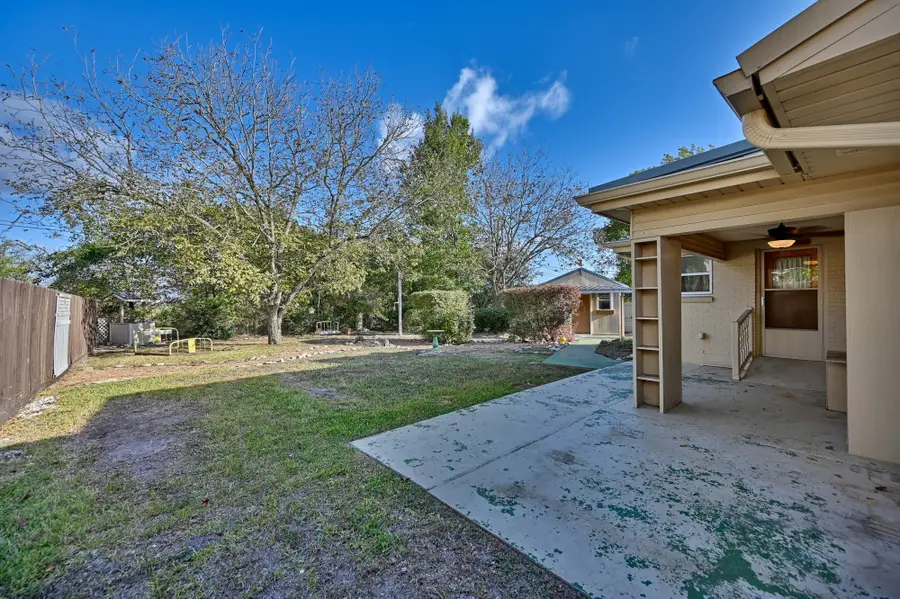 1006 Top Hill Drive, Brenham, TX 77833 - Image #3
