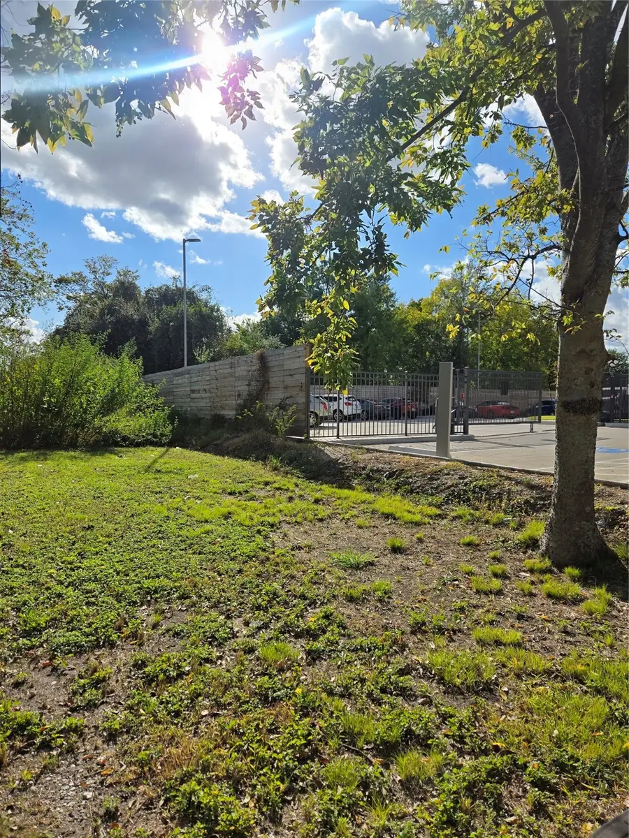 2710 Gray Street, Houston, TX 77004 - Image #2