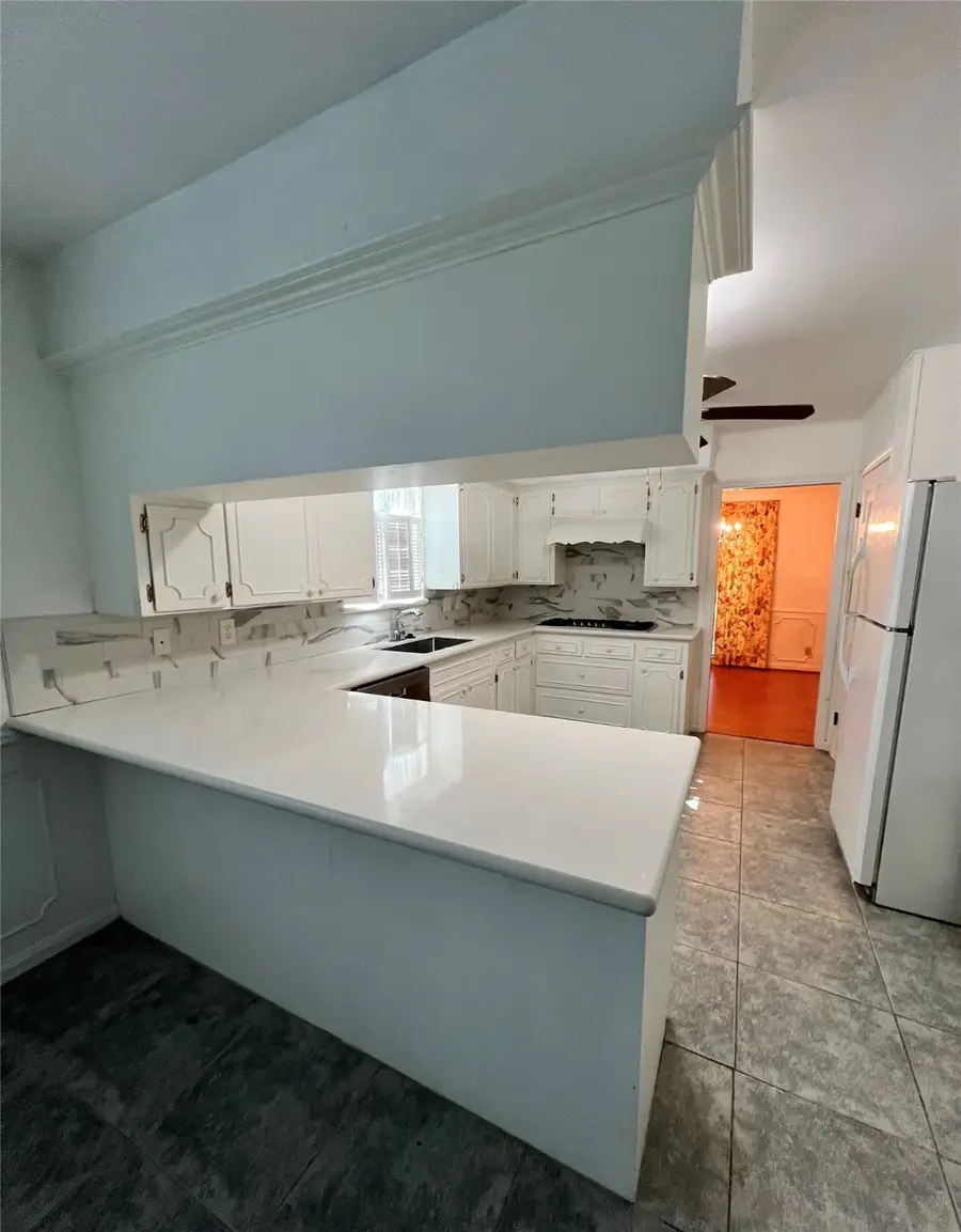 205 Hillcrest Drive, Alvin, TX 77511 - Image #2