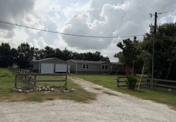 384 Red Fox Road, Franklin, TX 77856