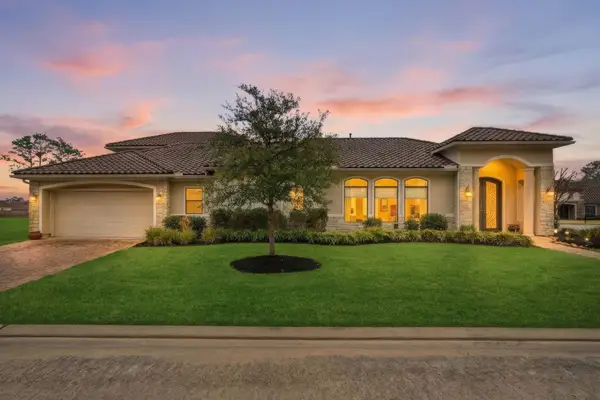 34 W Shadow Creek Villas Loop, Spring, TX 77389