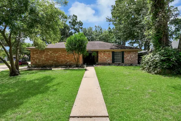 6010 Black Gum Drive, Houston, TX 77092