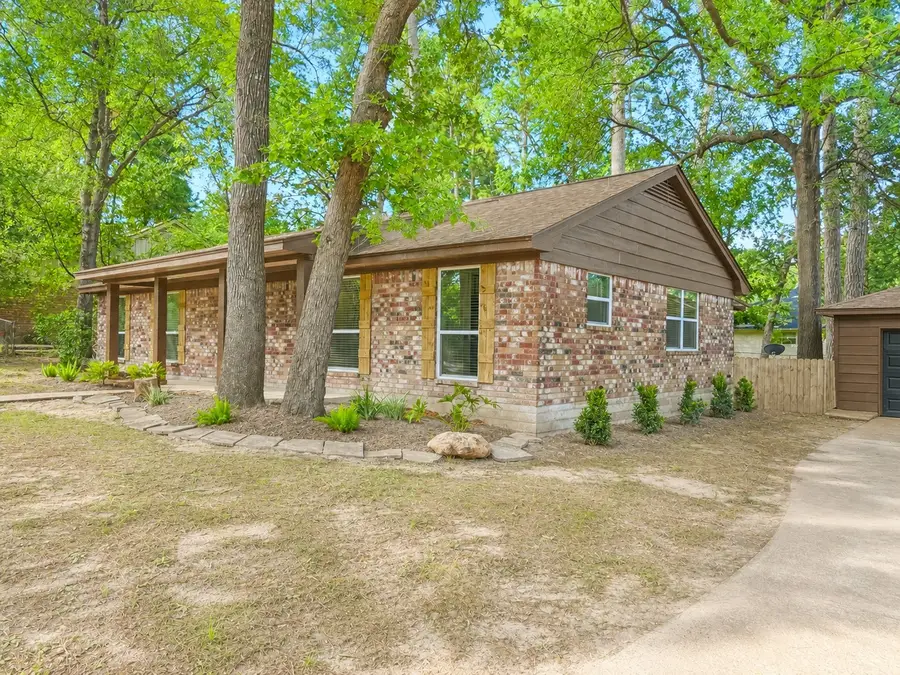 204 Royal Oaks Street, Huntsville, TX 77320 - #2