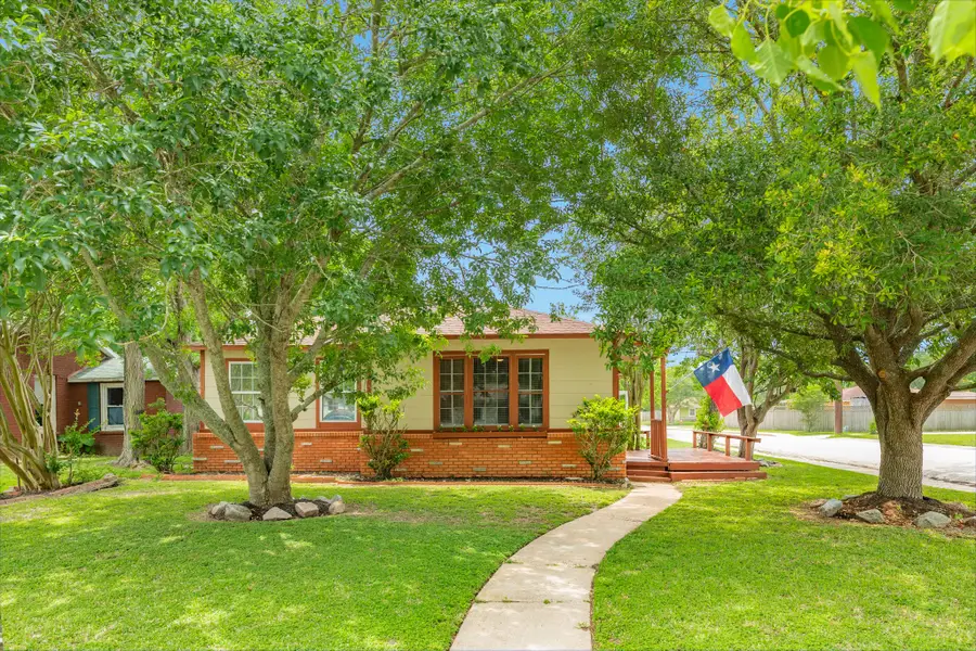1331 W 8th Street, Freeport, TX 77541 - #3