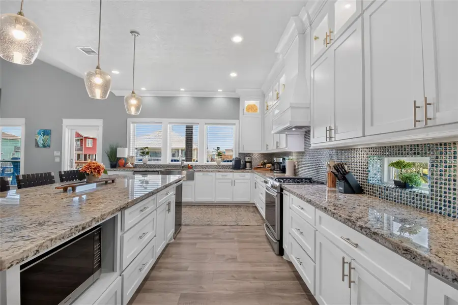 870 Kahla Drive, Crystal Beach, TX 77650 - #3
