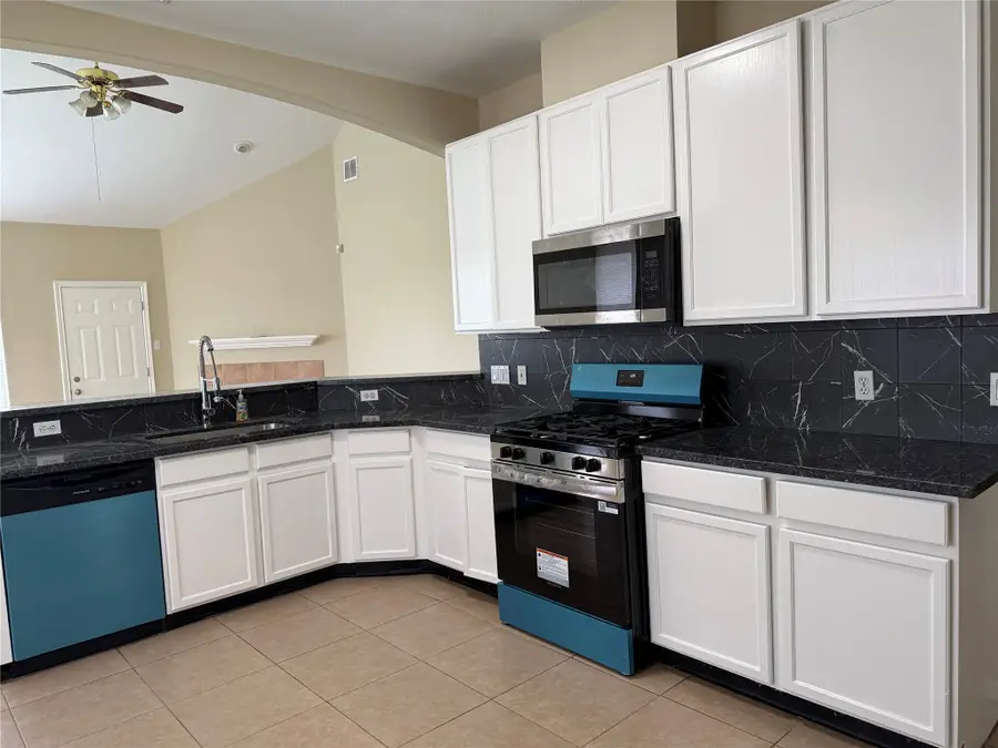 3911 Highland Vale Court, Fresno, TX 77545 - #3