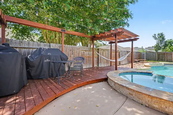 2890 Colony Cone Cir, Dickinson, TX 77539
