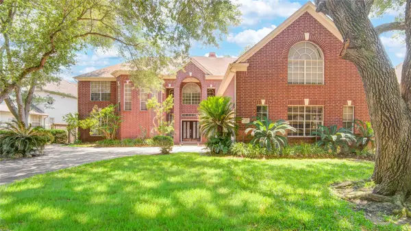 16 Treverstone Court, Sugar Land, TX 77479