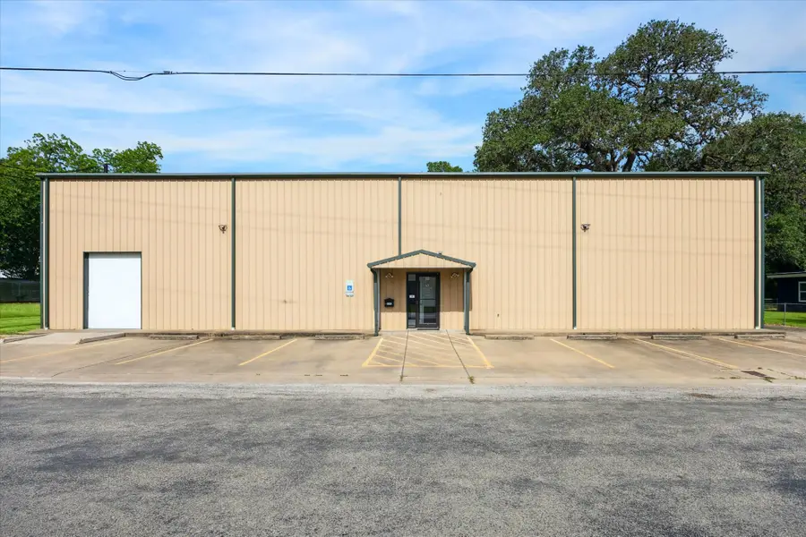 920 Front Street, Columbus, TX 78934 - #3
