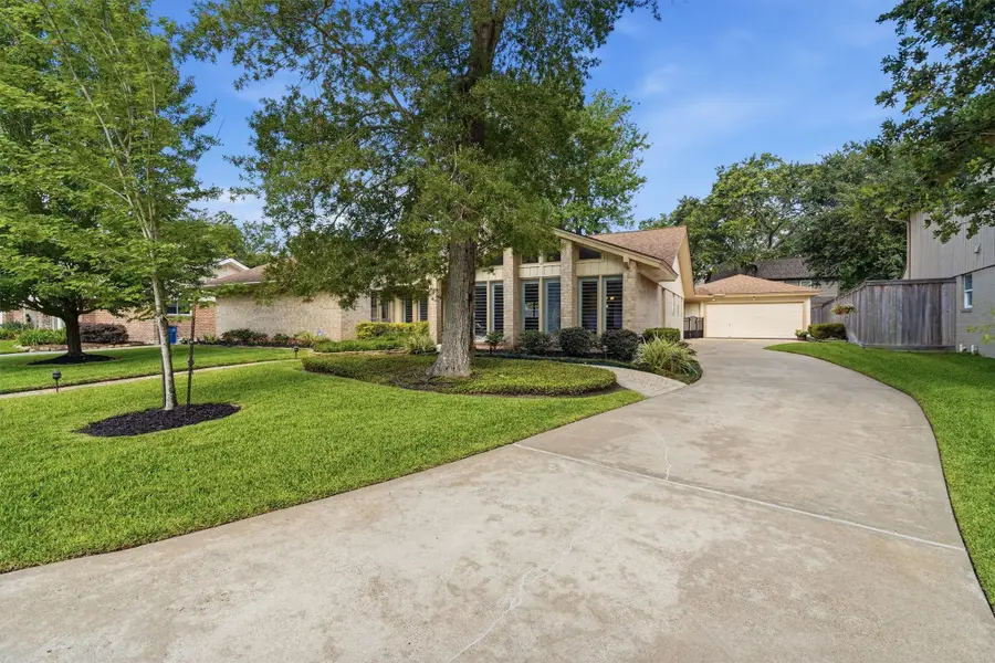 611 Forest Lake Drive, Seabrook, TX 77586 - #2
