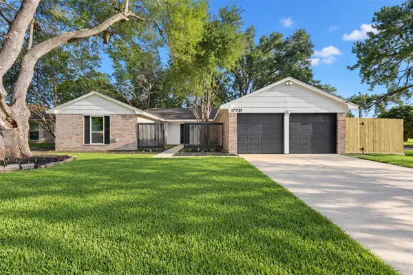 17731 Heritage Cove Court, Webster, TX 77598