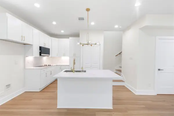 1275 Dewalt Street, Houston, TX 77088