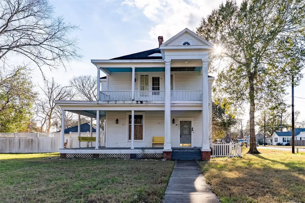 401 Hanover Street, Edna, TX 77957 - #1