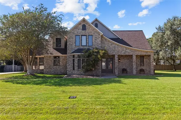 12315 Fisher Drive, Mont Belvieu, TX 77523