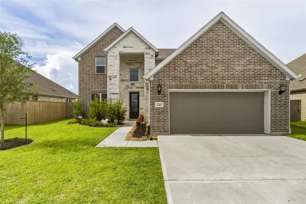 2203 Toyhill Falls Lane, League City, TX 77573