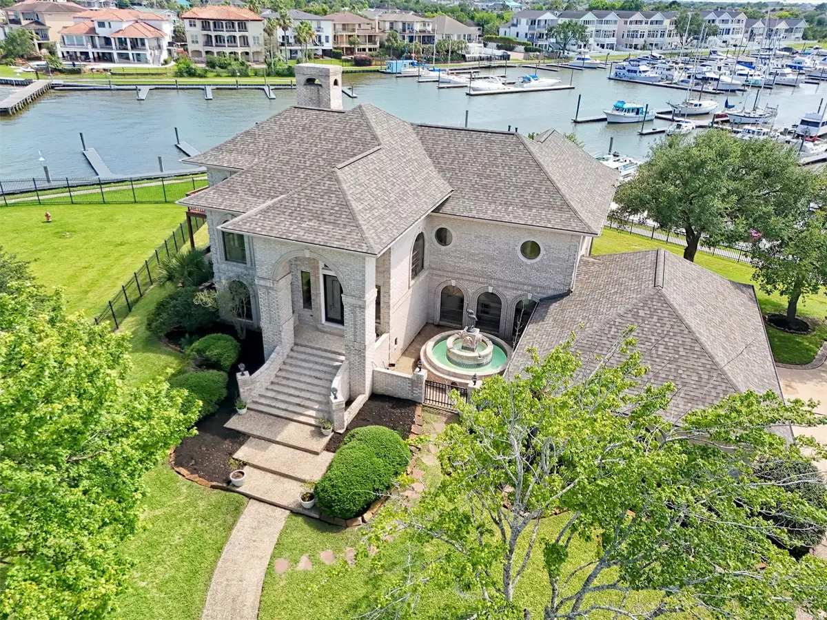 107 Twin Oaks Way, Kemah, TX 77565 - #1