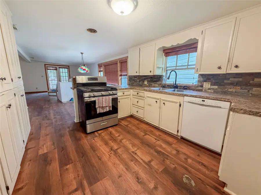301 Azalea Street, Lake Jackson, TX 77566 - #2