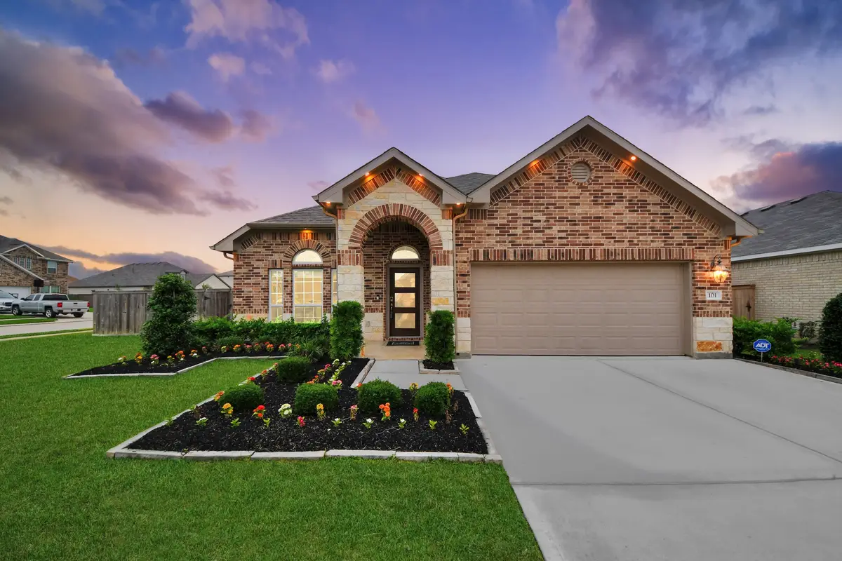 101 Bayou Bend Court, Angleton, TX 77515 - #1