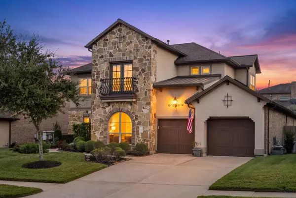 126 Summer Holly Drive, Conroe, TX 77384