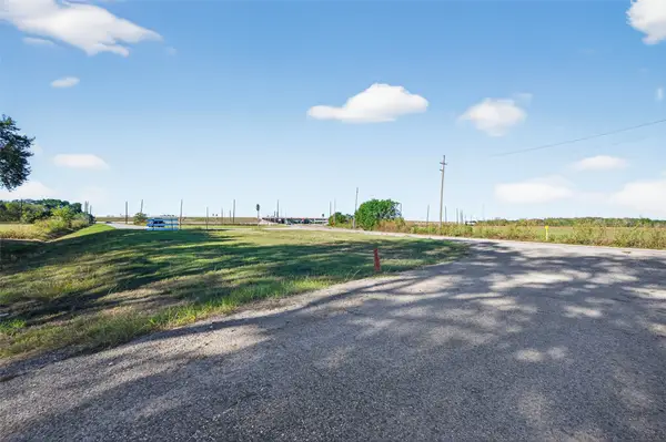 402 Fm 360 Road, Beasley, TX 77417