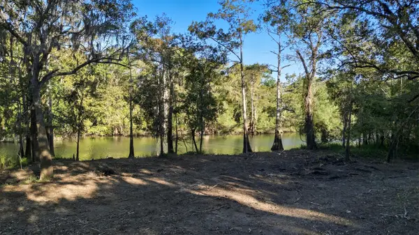 98 County Road 4019a, Dayton, TX 77535