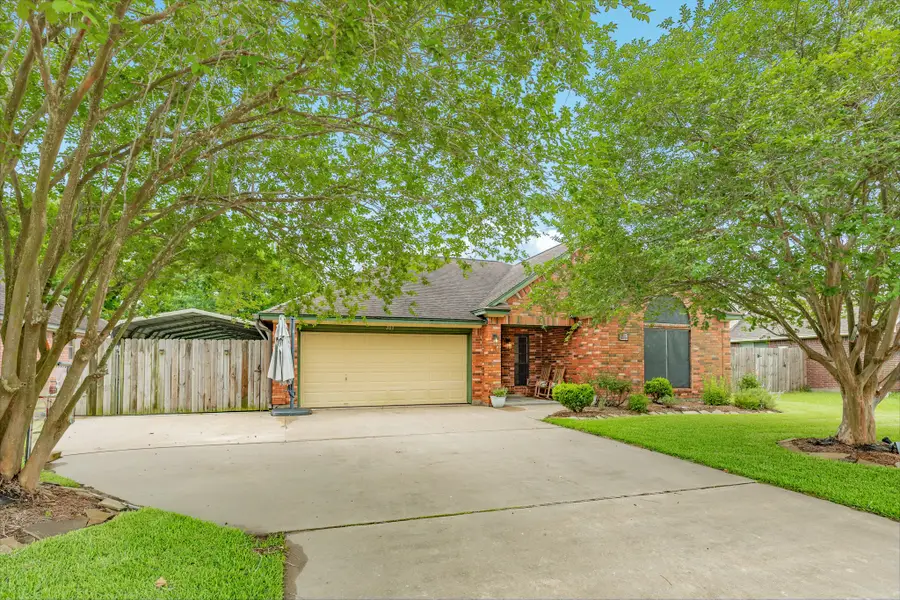 203 Washington Avenue, Clute, TX 77531 - #2