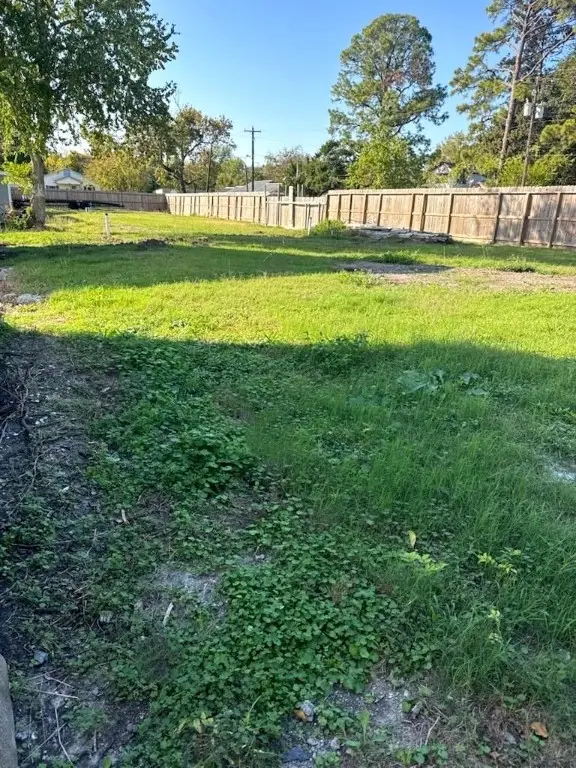 201 S 5th Street, Highlands, TX 77562 - #1