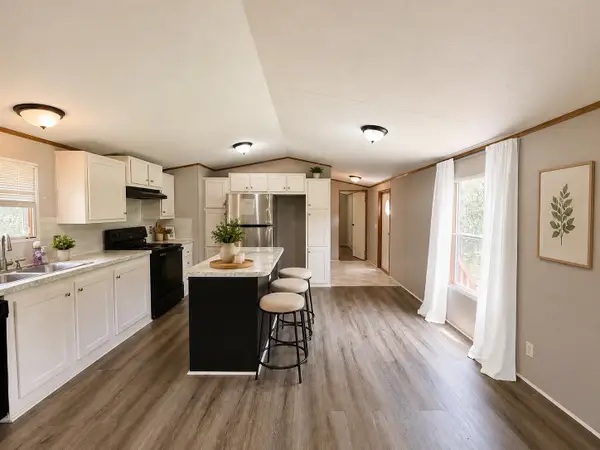 102 Western Way, Angleton, TX 77515