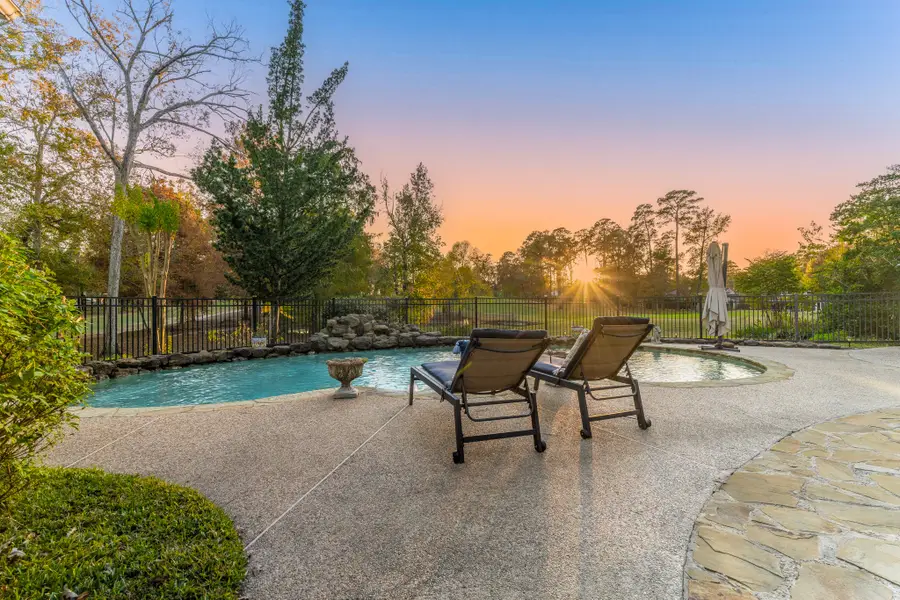 20 Amherst Court, Conroe, TX 77304 - Image #2