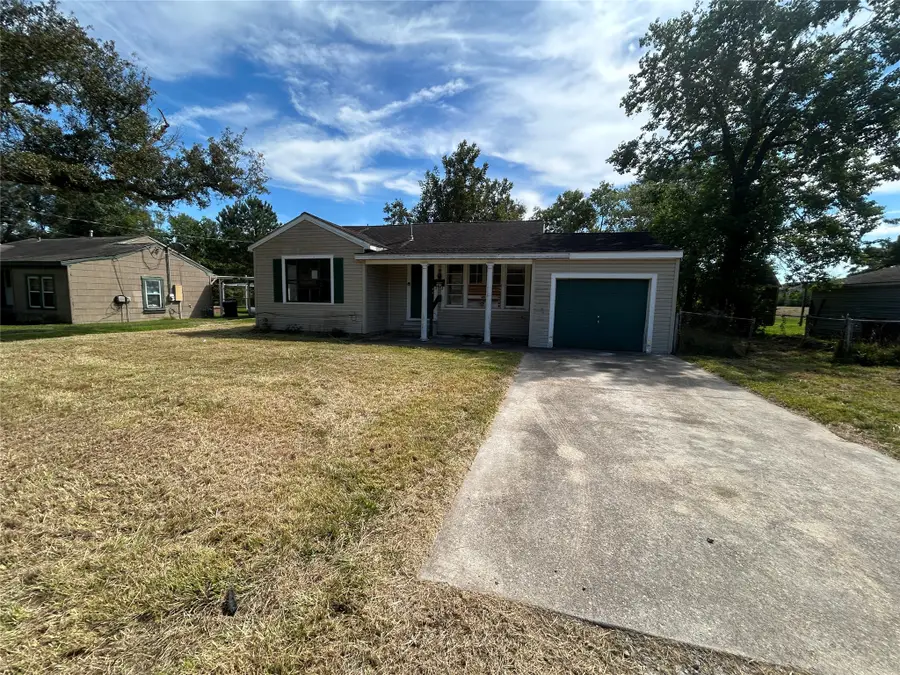 220 Charles Avenue, Bridge City, TX 77611 - #2