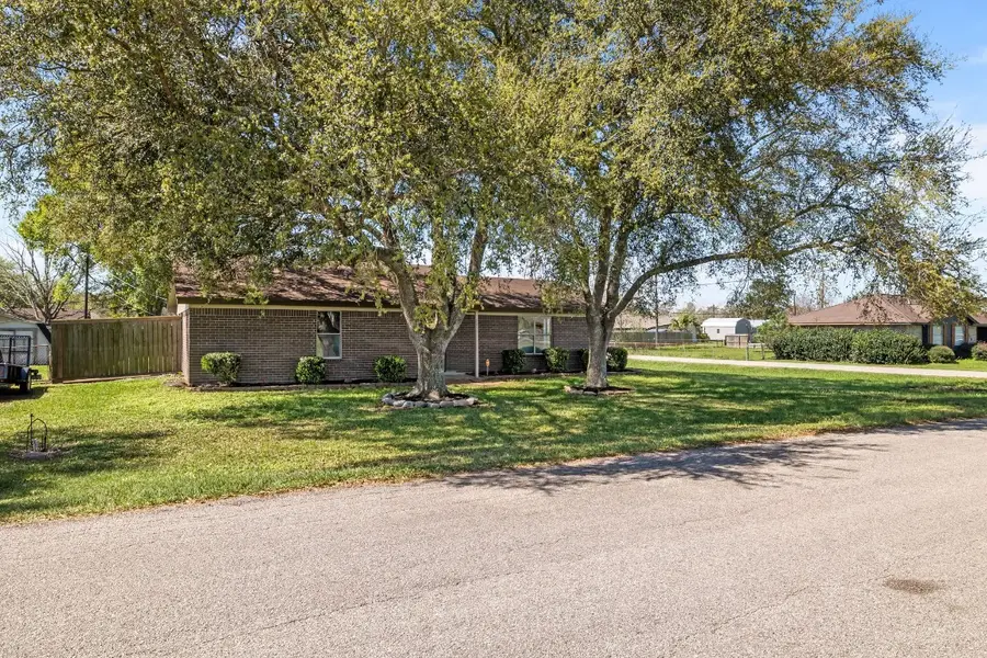 1706 Avenue A, Danbury, TX 77534 - #3