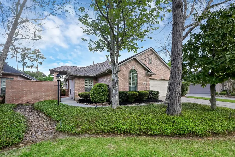 15 Rockledge Drive, The Woodlands, TX 77382 - #2