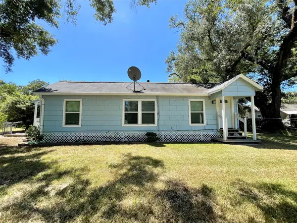 6227 S F Austin, Jones Creek, TX 77541