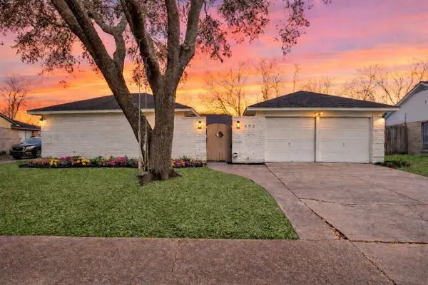 602 W Castle Harbour Drive, Friendswood, TX 77546