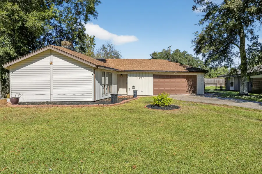 2210 Link Avenue, Orange, TX 77630 - Image #2