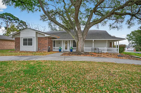 9818 Twin Shores Drive, Willis, TX 77318