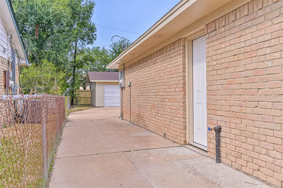 117 Dallas Street, Angleton, TX 77515 - #3